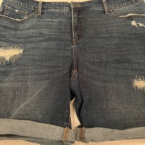Chico’s so slimming girlfriend short, denim, size 16